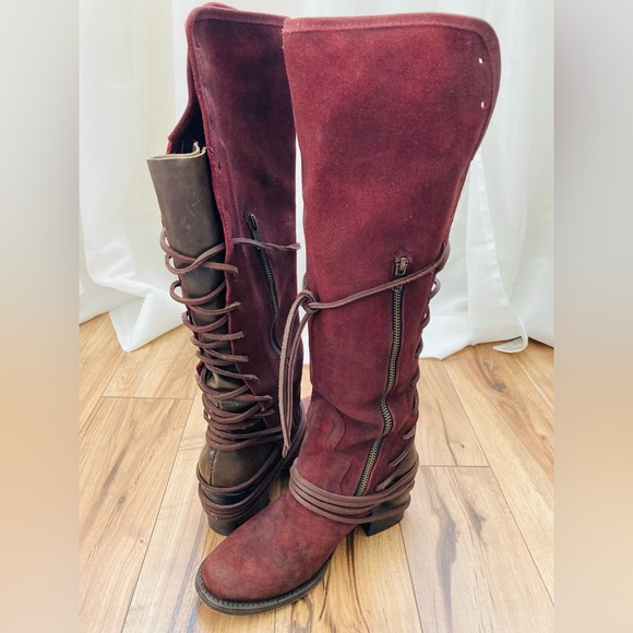 Freebird Coal Boots - Picture 2 of 5